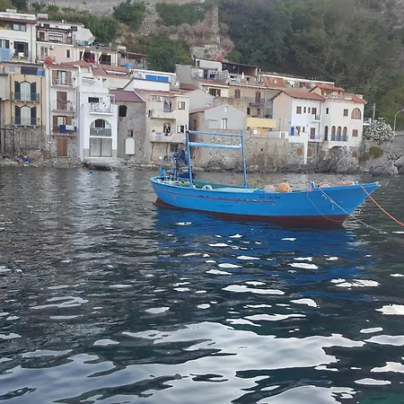 Seaside Couette-café Scilla