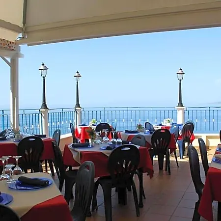 Seaside 3*