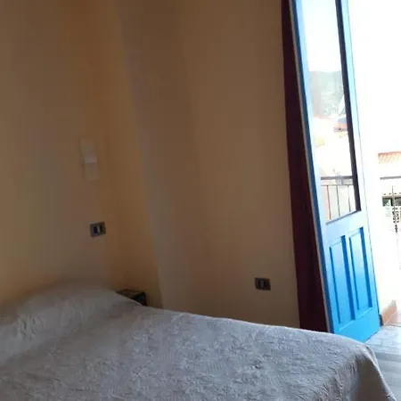 Seaside Couette-café 3*