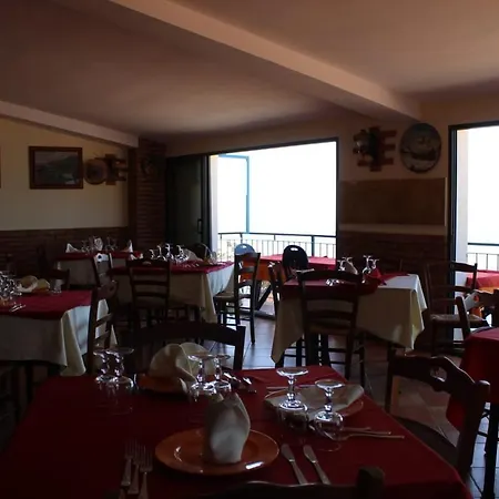 Seaside Couette-café Scilla